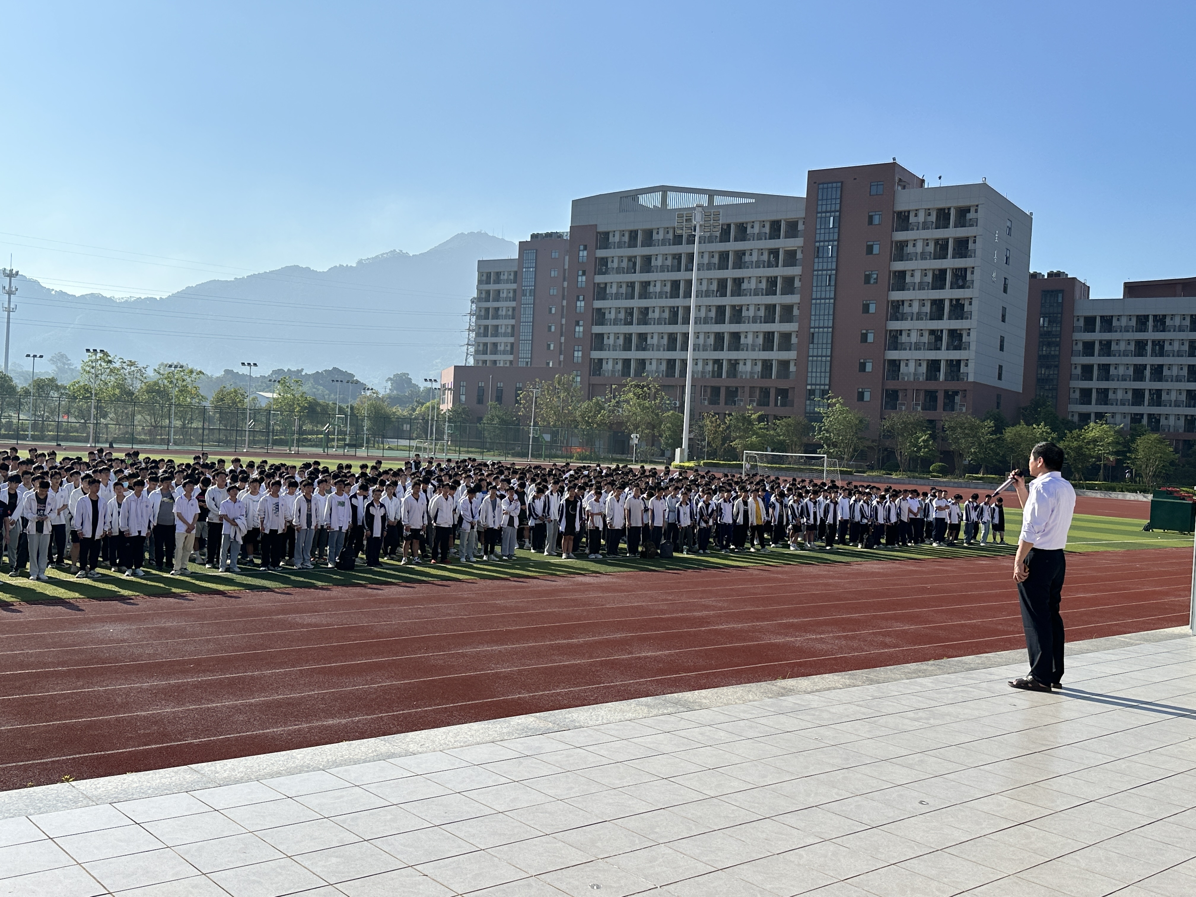 1685583784533979358.jpg 国旗下讲话1.jpg
