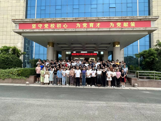 1693986627135313147.png 合影.png