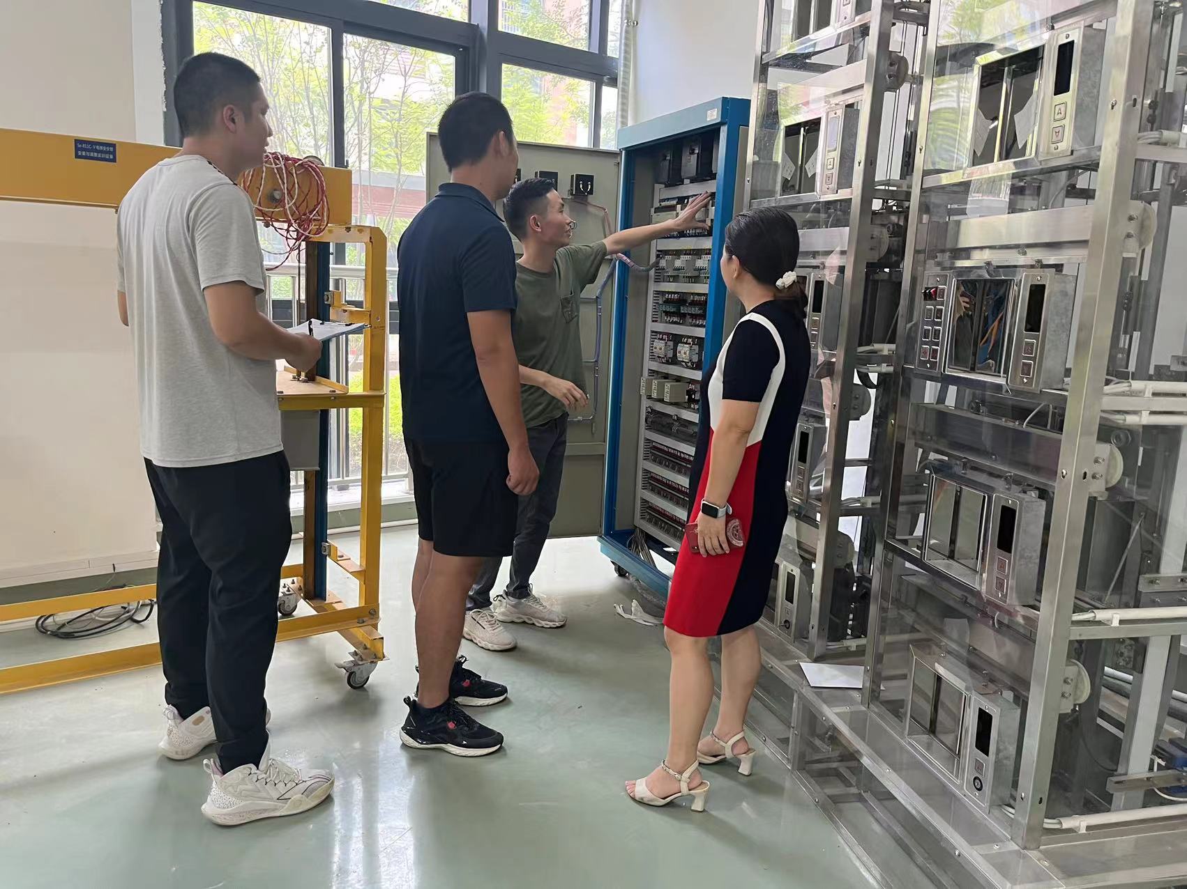 1696643909605928022.jpg 校园安全检查 (3).jpg