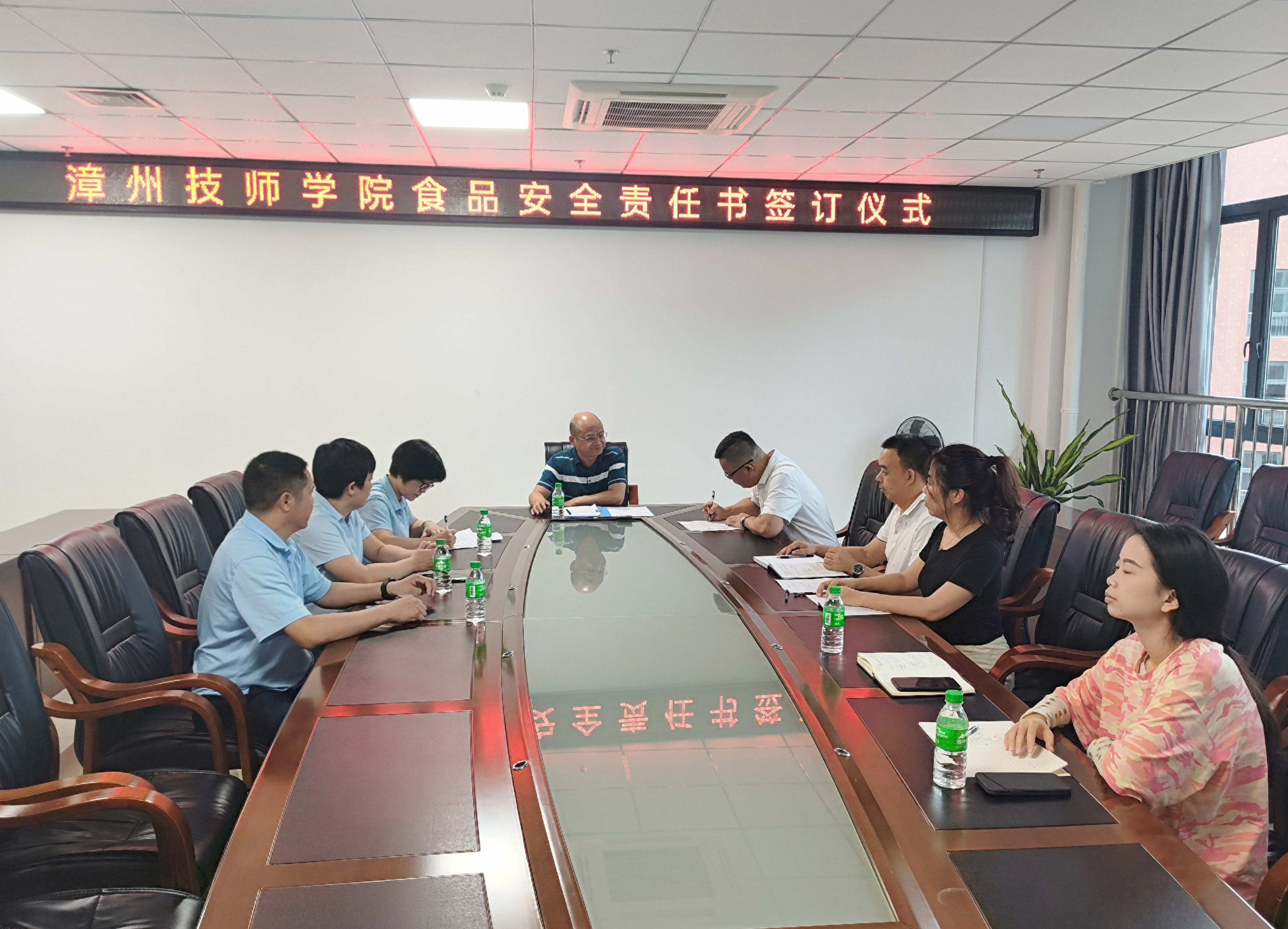 1698112488915632801.jpg 责任书签订1副本.jpg