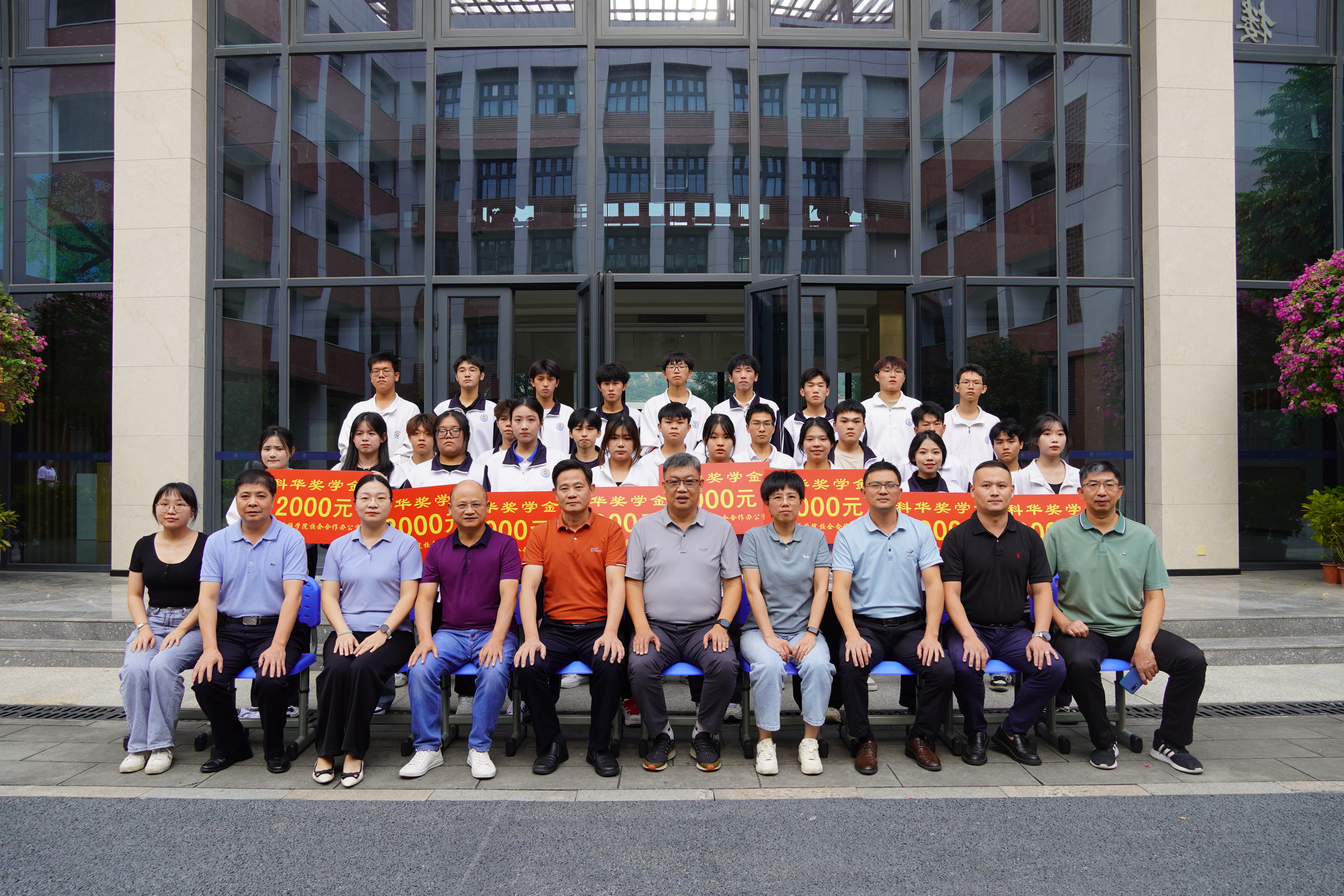 1699837952883357730.jpg 合影.jpg