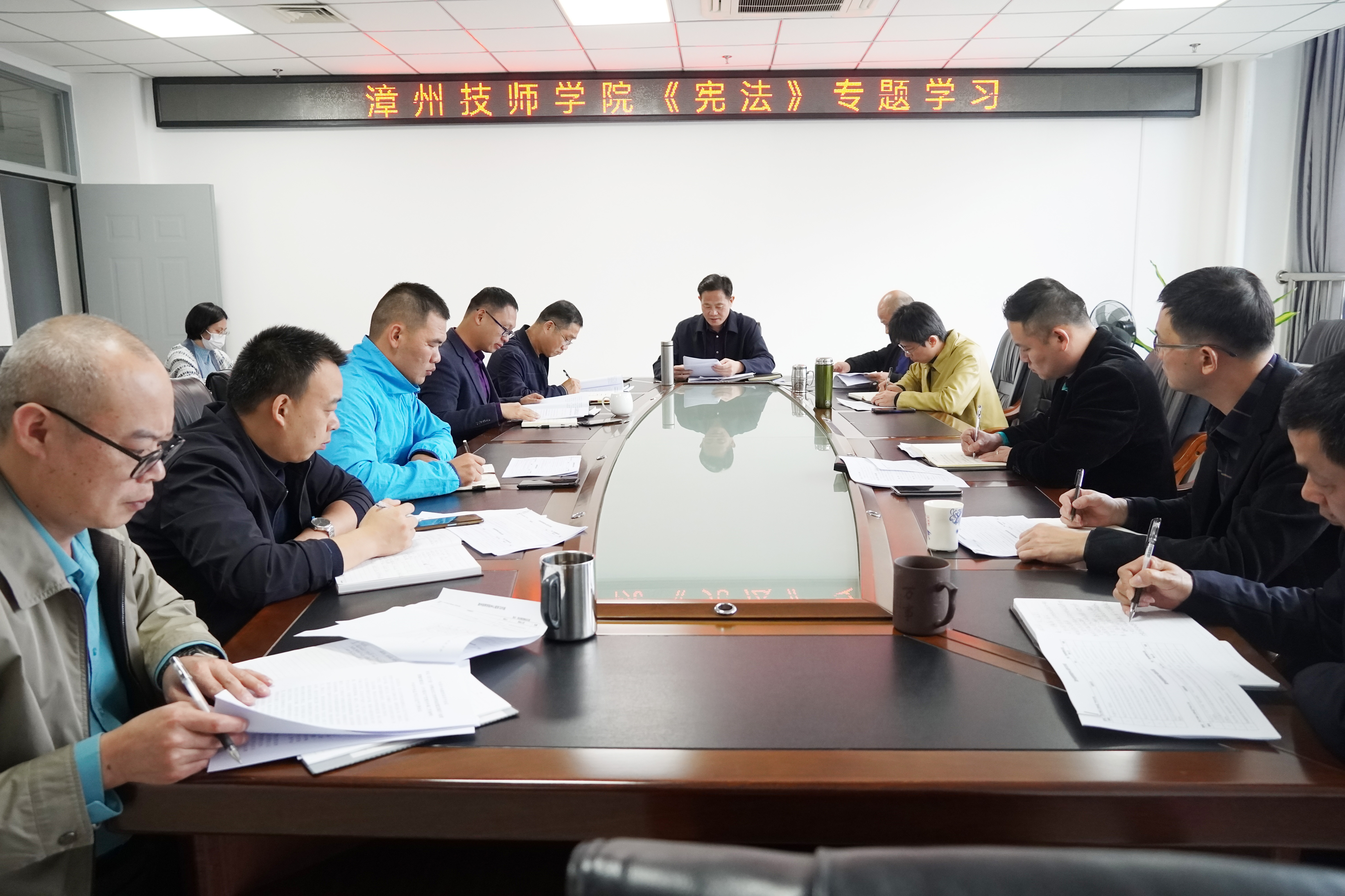 1702003634450024912.jpg 宪法专题学习副本.jpg