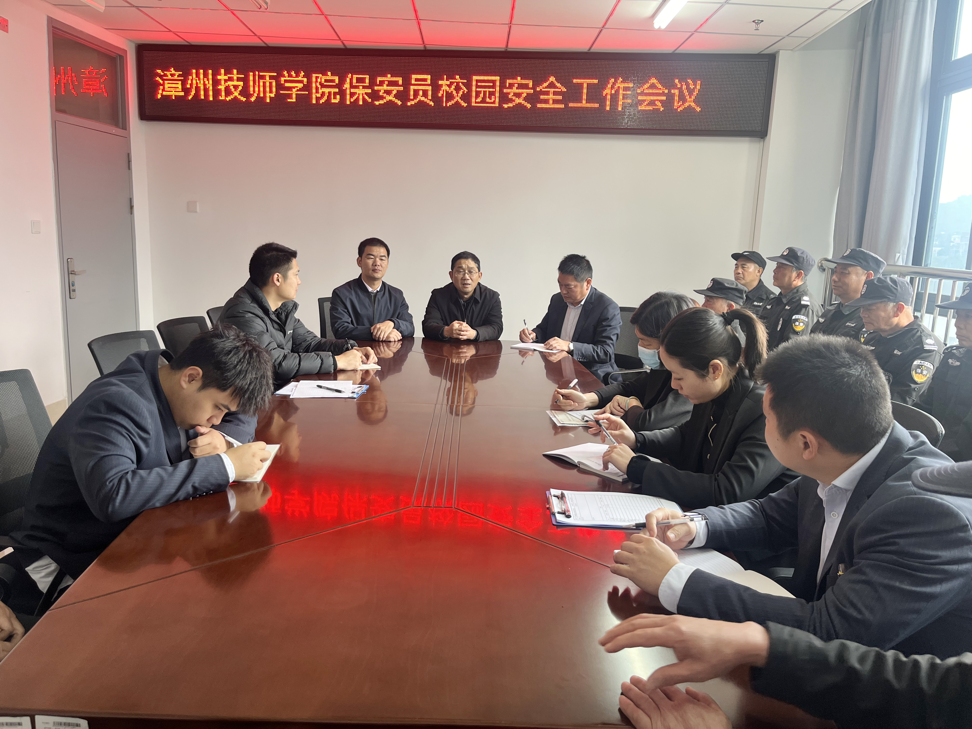 1709516317053158273.jpg 校园安全工作会议 (1)副本.jpg