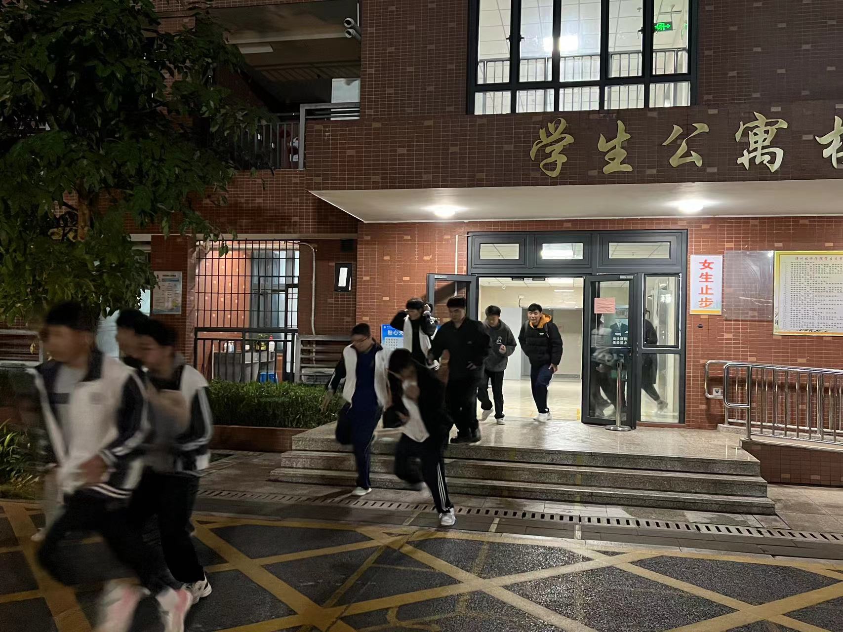 1709775326302598321.jpg 应急疏散演练 (2).jpg