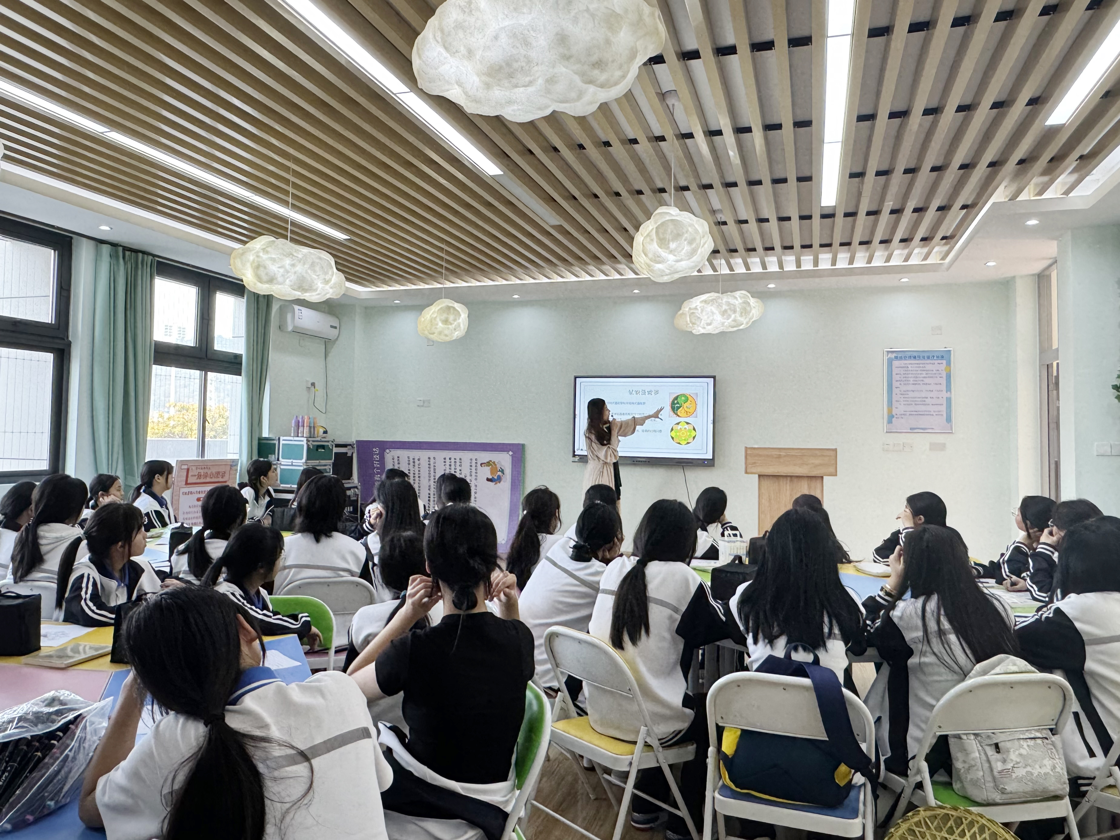 1712455531750916357.jpg 报道2副本.jpg