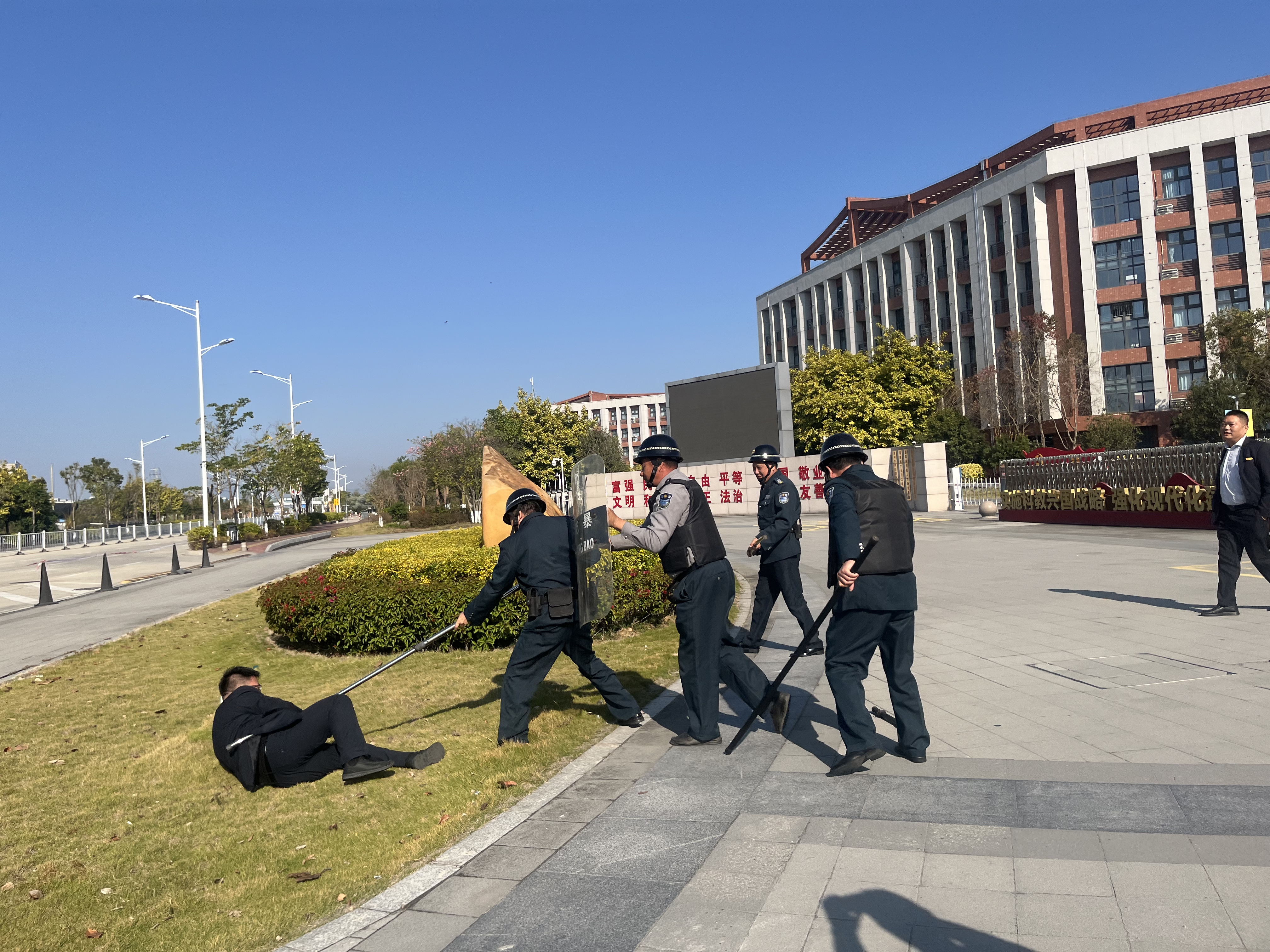 防暴演练 (2).jpg